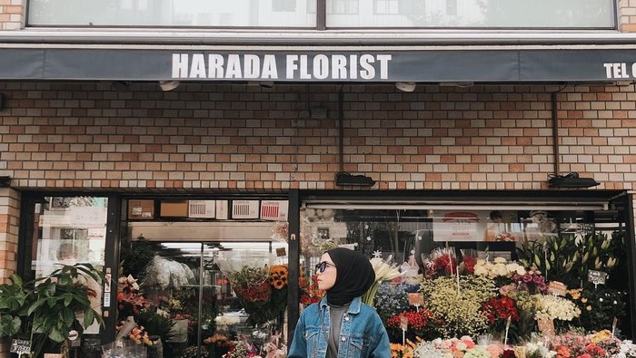 Makin Fashionable di 2020, Coba Mix n Match Style Hijab dengan Sepatu Sport