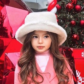 img-title Gemes Banget! Begini Potret Cantik dan Menggemaskan Fashionista Cilik, Maya Basol
