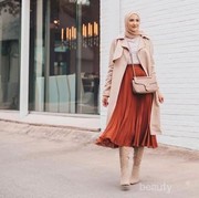 Cantik! Ini Dia Ide Padu Padan Midi Skirt untuk Hijabers