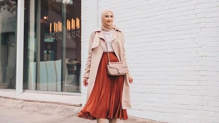 Cantik! Ini Dia Ide Padu Padan Midi Skirt untuk Hijabers