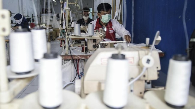 Purchasing Managers Index (PMI) Manufaktur Indonesia naik dari posisi 54,6 menjadi 55,3 pada Mei 2021.