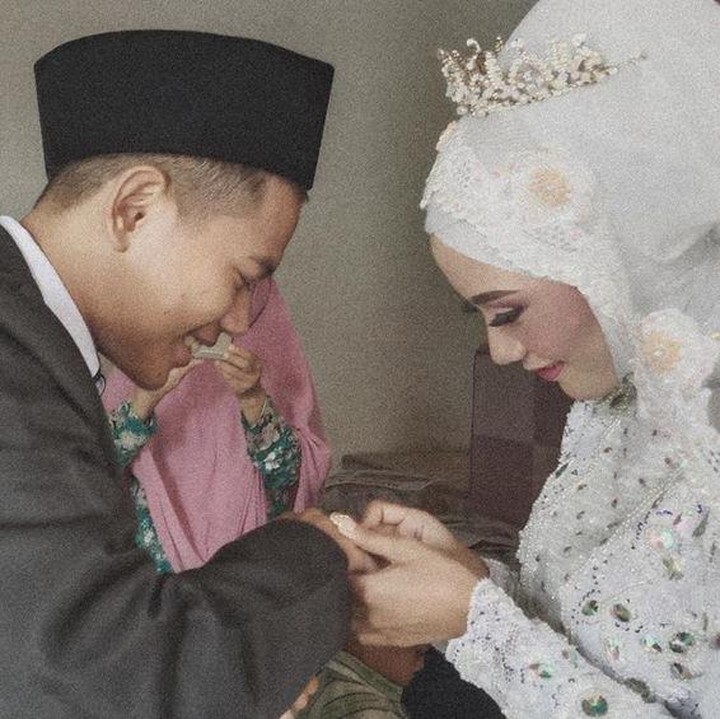 <p>Tegar Septian usianya masih 18 tahun, sedangkan istrinya 4 tahun lebih tua dari Tegar. (Foto: Instagram @tegar_official)</p>
