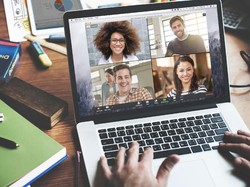 Mematikan Kamera Saat Zoom Bisa Selamatkan Bumi