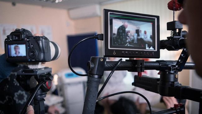 Sejumlah badan amal Inggris mengucurkan dana setara Rp49,9 miliar untuk membantu para pekerja film yang terkena dampak wabah virus corona.