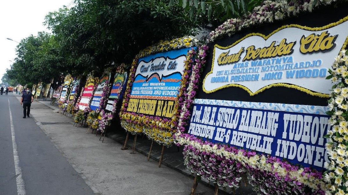 Foto: Pemakaman Ibunda Jokowi