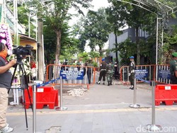 Jenazah Ibunda Jokowi Disalatkan di Masjid Dekat Rumah Duka