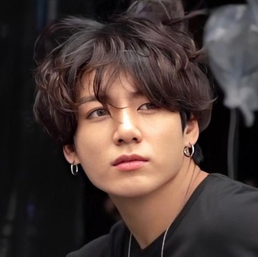 RM BTS Gelengkan Kepala Dengar Jungkook Suka dengan Seorang Penyanyi