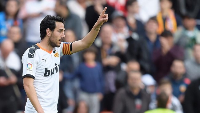 Gelandang Valencia, Dani Parejo, menghabiskan waktu dengan keluarga untuk mengisi kekosongan kompetisi karena virus corona.