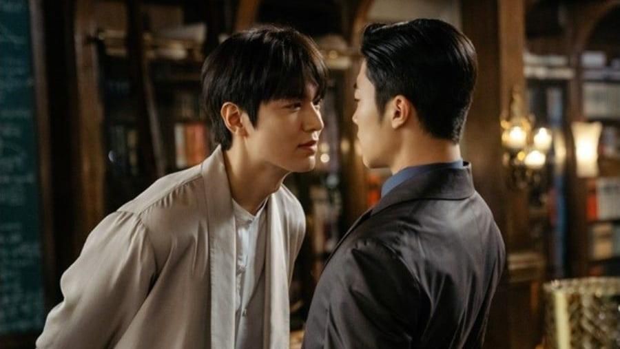 10. The King: Eternal Monarch Simak 10 drama Korea yang paling banyak dicari di internet di bulan April 2020.