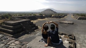 Turis Berbondong-bondong Kunjungi Kota Dewa Teotihuacan