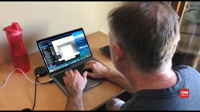 Cara Menjaga Postur Tubuh Selama 'Work from Home' Bekerja dari rumah dengan posisi yang itu-itu saja, jika dibiarkan bisa berdampak pada kesehatan tulang dan postur tubuh.