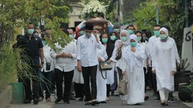 Foto: Pemakaman Ibunda Jokowi