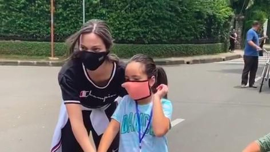 Nia Ramadhani Nia Ramadhani