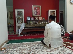 Melayat ke Solo, Eks Mentan Andi Kenang Pesan Menyentuh Ibunda Jokowi