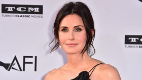 Courteney Cox Janjikan Kejutan di Friends: The Reunion