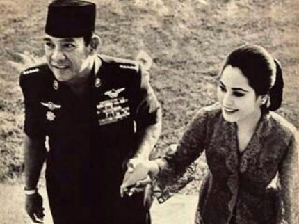 Dimusuhi Istri ke-4 Soekarno, Madame Dewi: Saya Menerimanya Demi Bapak
