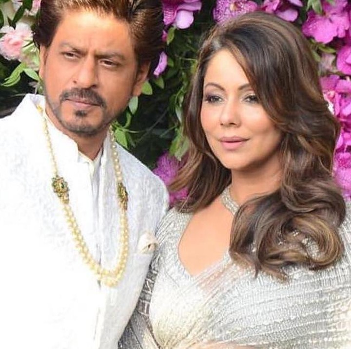 <p>Shah Rukh Khan lahir dari keluarga Muslim pada tahun 1965, Bunda. Khan kemudian menikahi Gauri Chibber yang seorang Hindu pada tahun 1991 silam (Foto: Instagram @gaurikhan)</p>