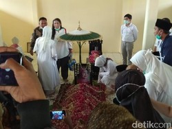 Selamat Jalan Eyang Sudjiatmi Notomihardjo