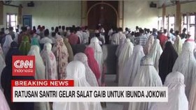 VIDEO: Ratusan Santri Gelar Salat Gaib untuk Ibunda Jokowi
