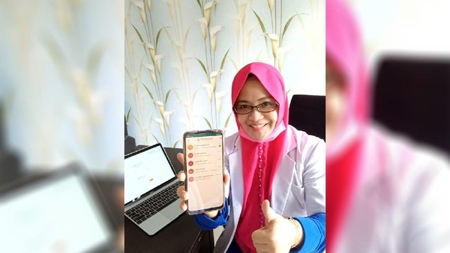 Selain memaksimalkan aplikasi Mobile JKN, BPJS Kesehatan juga menyediakan Care Center 1500 400 untuk peserta yang menjalani social distancing.