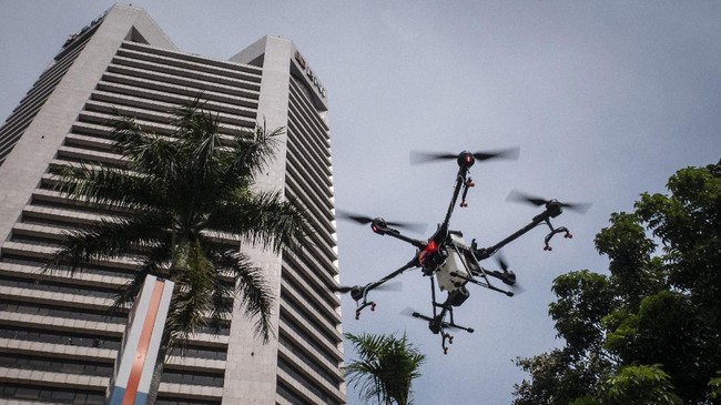 Drone polisi akan digunakan untuk memantau kemacetan lalu lintas di Jakarta hingga memotret orang-orang yang bertindak kriminal saat demo.