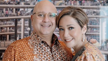 img-title Mesra dan Romantis tapi Kok Maia Estianty Jarang Foto Berdua Suami?
