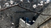 FOTO: Geliat Tembok Besar China Usai Diterpa Corona Industri pariwisata China yang sempat ambruk karena wabah corona kini perlahan mulai bergeliat. Tembok Besar China pun mulai dikunjungi wisatawan.