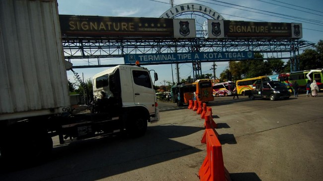 Wali Kota Tegal juga meminta masyarakat yang masih merantau untuk tidak pulang kampung ke Tegal, Jawa Tengah sampai wabah virus corona berhenti.