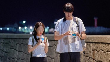 img-title Mengapa Sulit Sekali untuk Idol K-Pop Terbuka Sudah Punya Pacar?