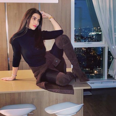 5 WAGs Pesepakbola yang Memiliki Wajah Cantik dan Tubuh Seksi