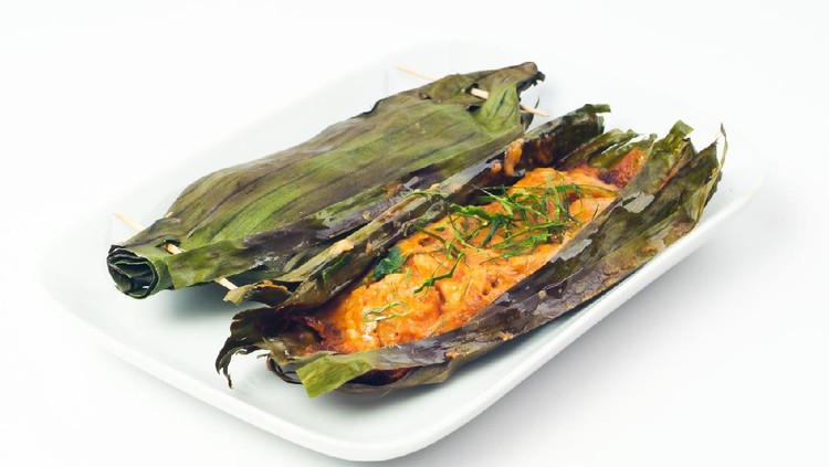 Sudah dapat ide belum, Bun, ingin masak lauk apa hari ini? Bagaimana kalau coba resep pepes gurami bumbu iris yang satu ini? Cek resepnya yuk!