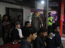 Puluhan Warga Malang yang Nongkrong Diminta Bikin Surat Pernyataan