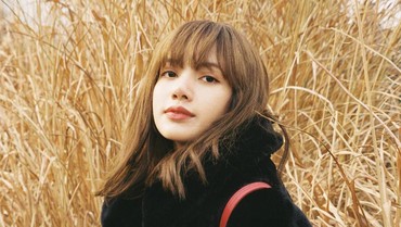 img-title Inikah Rahasia di Balik Poni Cetar & Antibadai Lisa BLACKPINK?