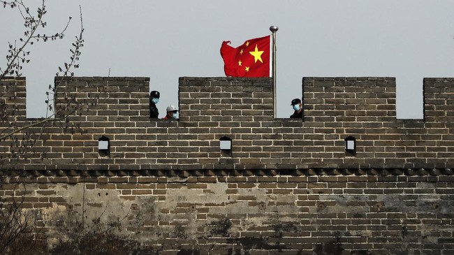 Bank sentral China menurunkan suku bunga 7-day reverse repo rate 20 basis poin sebagai upaya mendorong laju ekonomi.