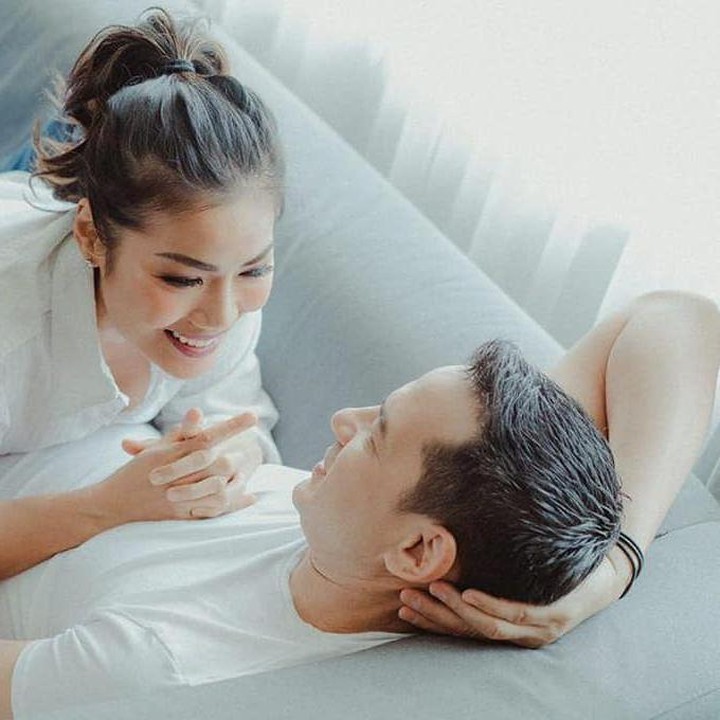 <span style="color: #222222; font-family: Arial, Helvetica, sans-serif; font-size: small;">Ari dan Inge selalu terlihat harmonis dan romantis ya, Bunda. (Foto: Instagram @inge_anugrah)</span>