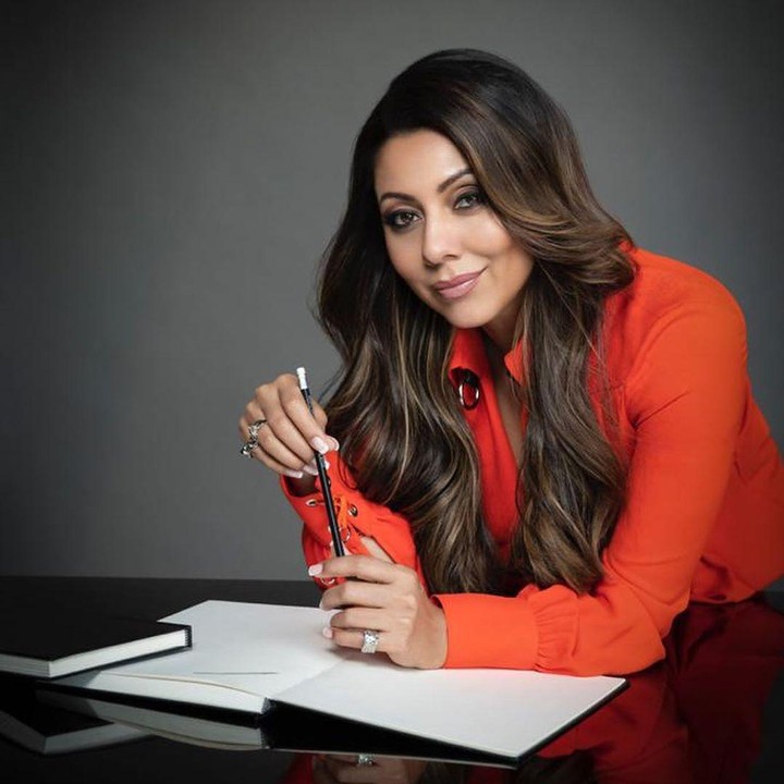 <p>Gauri dikenal sebagai desainer dan juga produser film, Bunda. (Foto: Instagram @gaurikhan)</p>