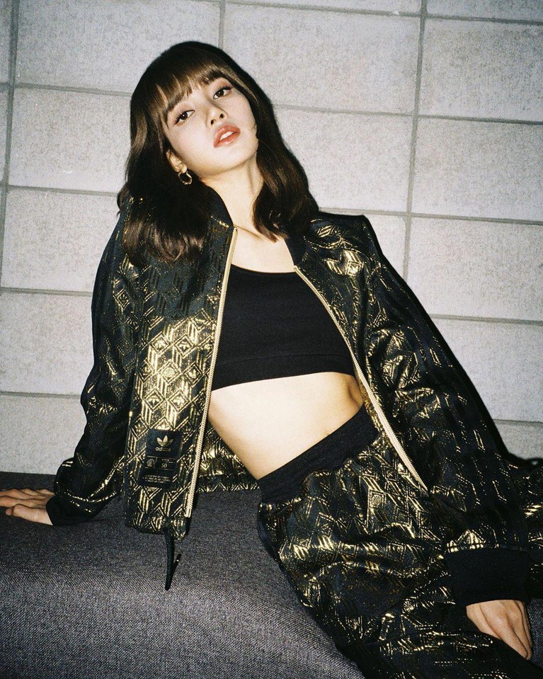 7 Pesona Lisa BLACKPINK di Usia 23 Tahun, Cantik nan Elegan Lisa Manoban atau Lisa BLACPINK hari ini Jumat (27/3) merayakan ulang tahun yang ke-23.