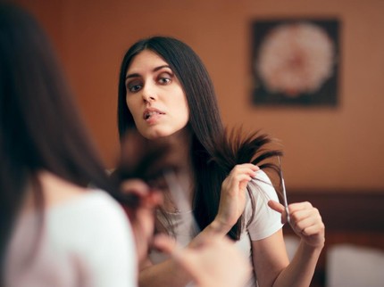 Enggak Bisa ke Salon? Begini Cara Potong Rambut Sendiri di Rumah