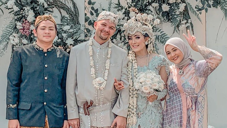 Sang Ayah Nikah di Tengah Wabah Corona, Kesha Ratuliu: Tenang Guys Ayah Kesha Ratuliu, Fernando Fransiscus Ratuliu atau Donny Bule menikah lagi.