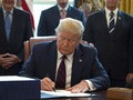 Redam Corona, Trump Resmi Kucurkan Stimulus 2 Triliun Dolar