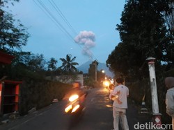 Tinggi Kolom Erupsi Gunung Merapi Pagi Ini Capai 2 Km