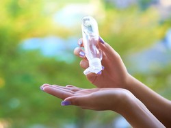 Perangi Virus Corona, Aktris Cantik Kylie Jenner Produksi Hand Sanitizer