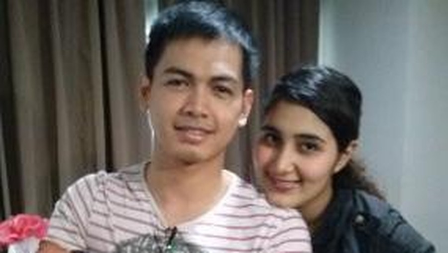 5. Tommy Kurniawan dan Tania Nadira Adly Fairuz dan Angbeen Rishi resmi menikah di tengah huru-hara dengan sang ibunda. Perikahan mereka pun digelar tanpa restu.