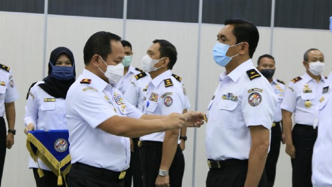 Kegiatan sertijab dua pejabat teras di lingkungan Bakamla itu dilakukan dengan tetap mematuhi protokol keamanan terkait risiko Covid-19.