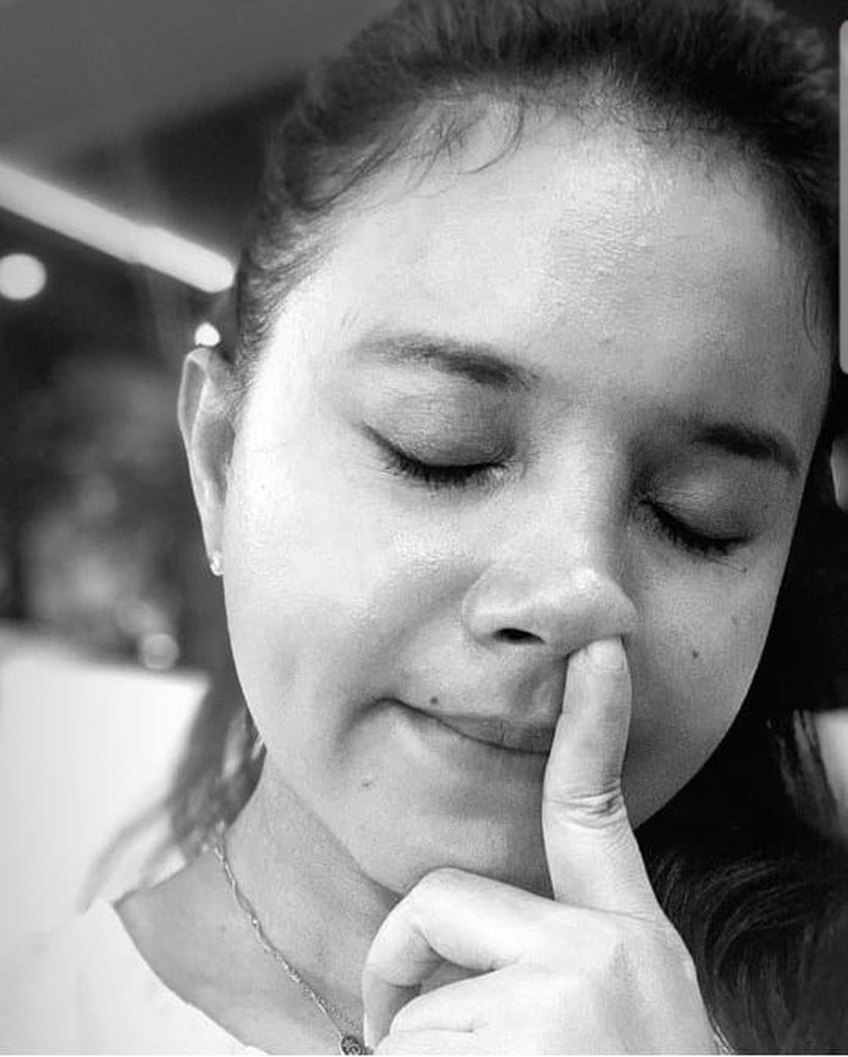 Mulai dari Rossa hingga Afgan Syahreza mengunggah foto aib mereka yang dianggap memalukan di Instagram untuk melakukan Until Tomorrow Challange&period;