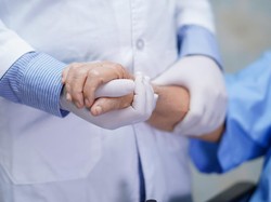 Klaster Jemaah Umrah, 1 Pasien Positif Corona di Sidrap Dinyatakan Sembuh