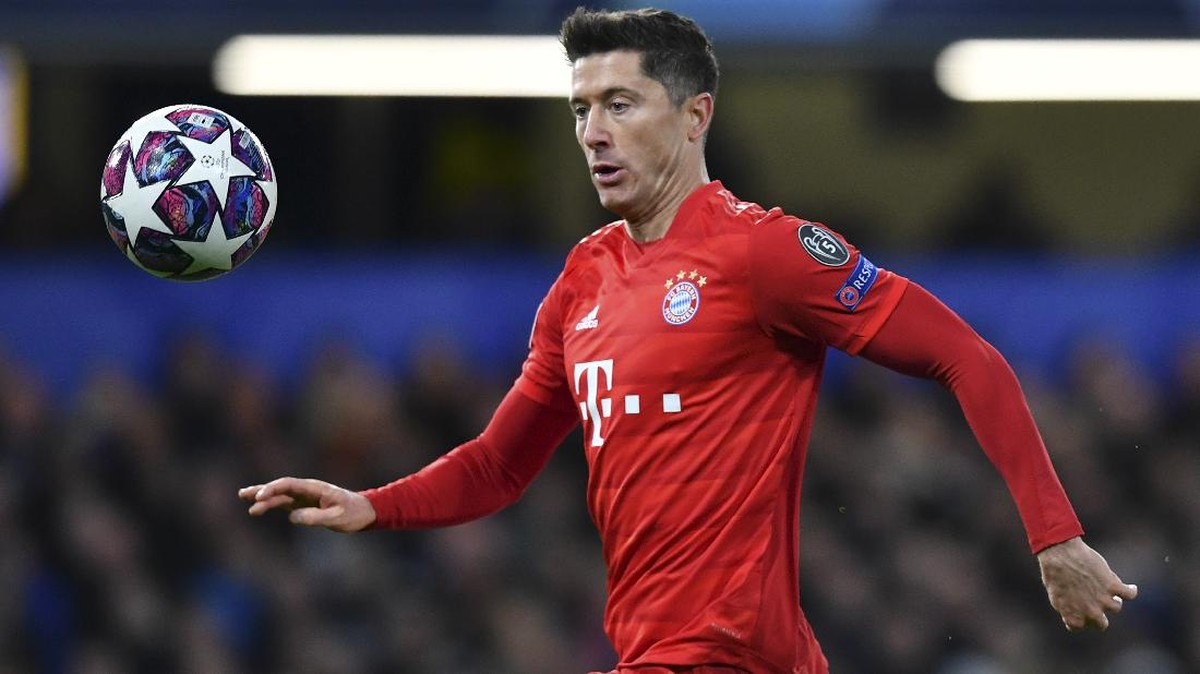 FOTO: 8 Pesepakbola Rogoh Kocek Lawan Corona