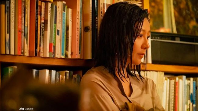 Banyak penggemar drama Korea yang terbawa emosi dan geregetan dalam mengikuti jalan cerita serial soal perselingkuhan macam The World of the Married.