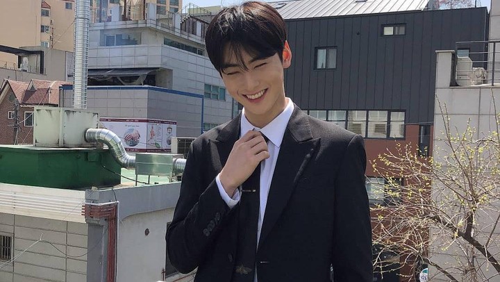 4 OST Drama Korea yang Dinyanyikan Cha Eun Woo Suaranya Adem Bun