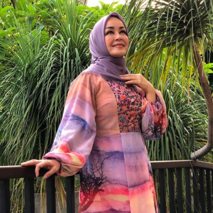 <p>Chintami Atmanagara sudah berusia 57 tahun. Lihat wajah dan kebugarannya, masih oke ya, Bun. (Foto: Instagraam@chintamiatmanagara)</p>